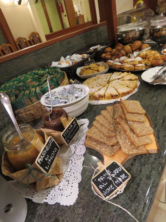 Italia Hotel 3*
